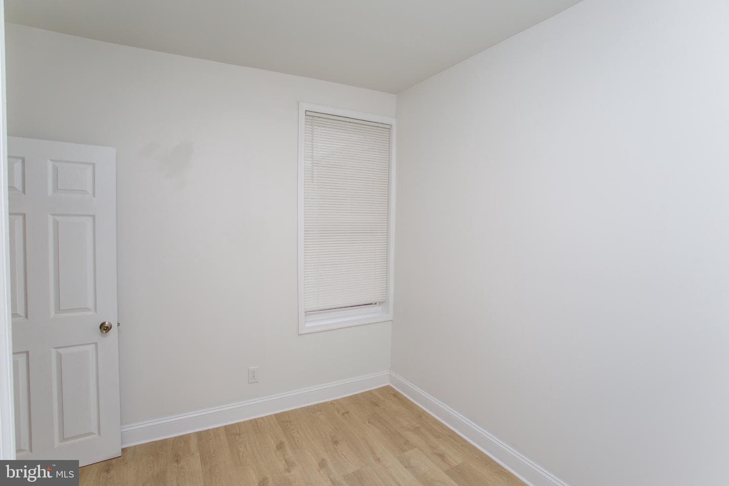 415 N Hobart Street photo 17
