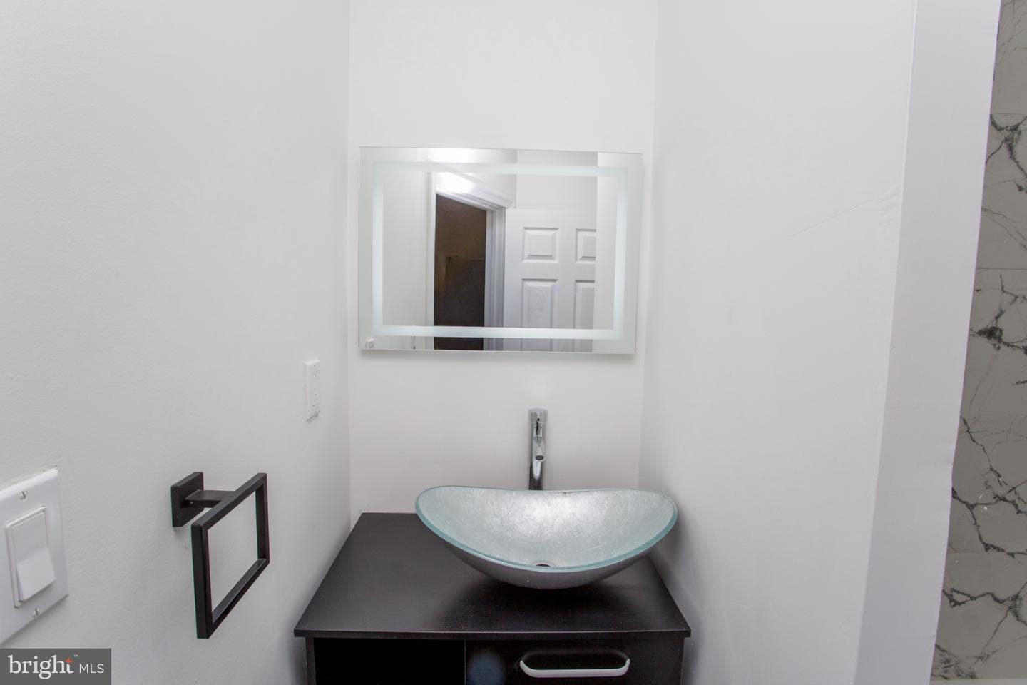 415 N Hobart Street photo 20