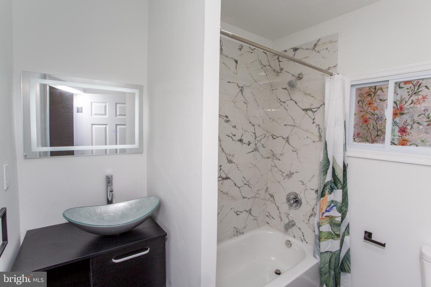 415 N Hobart Street photo 21