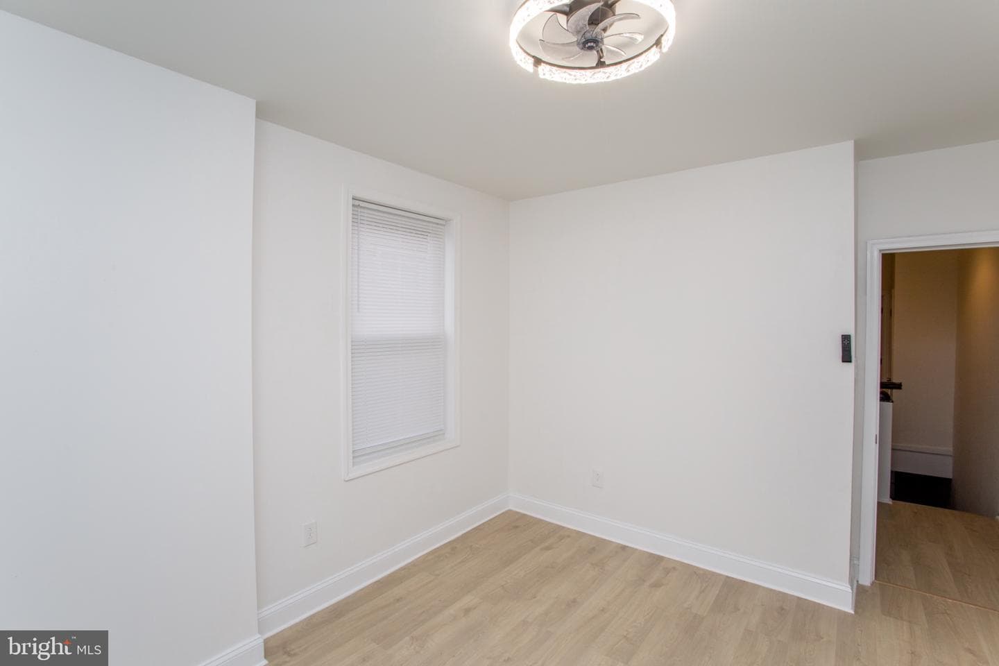 415 N Hobart Street photo 25