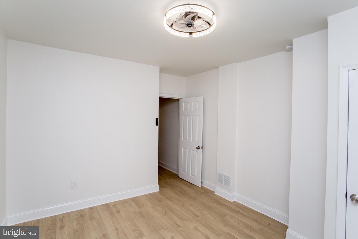 415 N Hobart Street photo 26