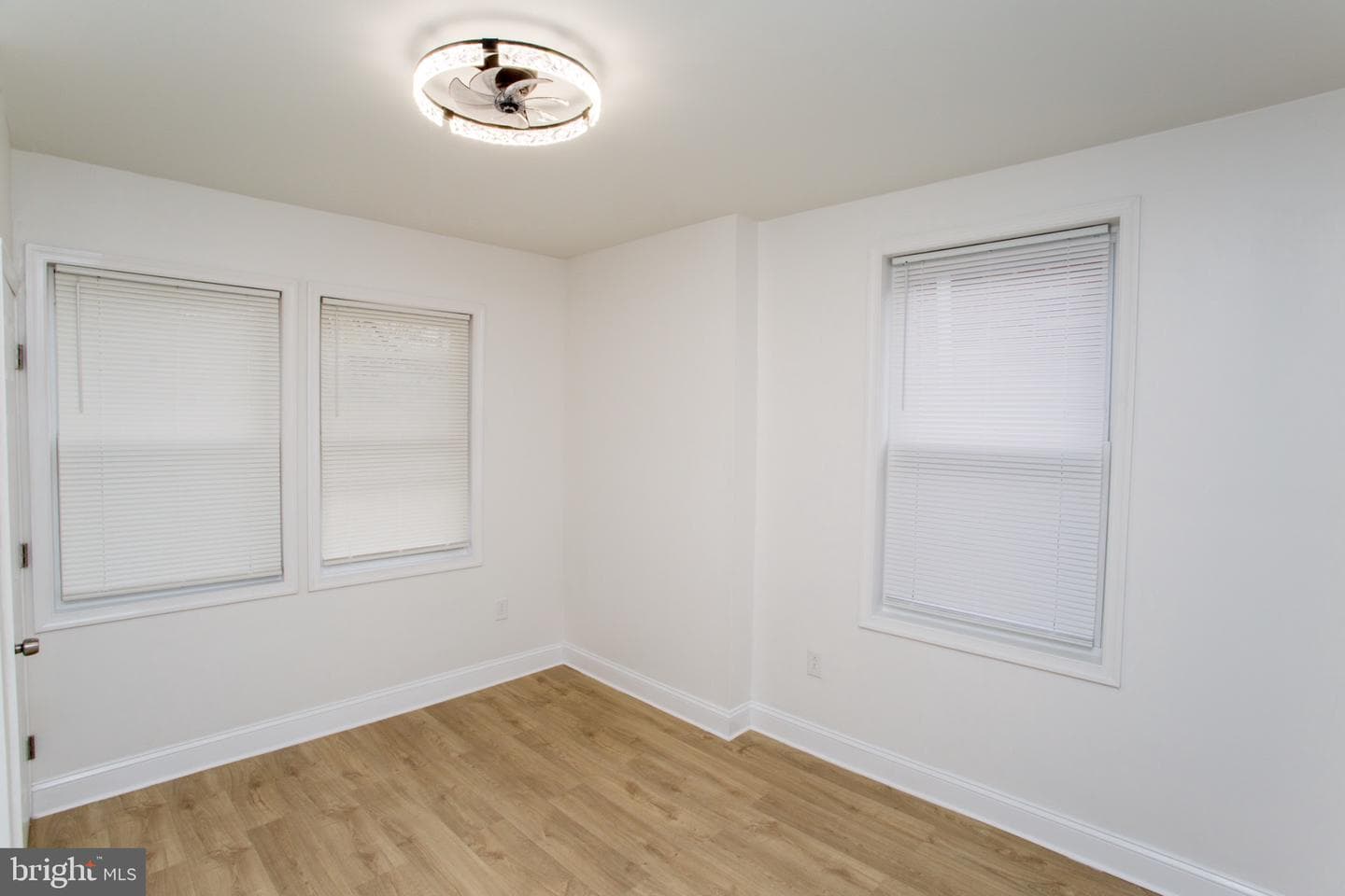 415 N Hobart Street photo 27