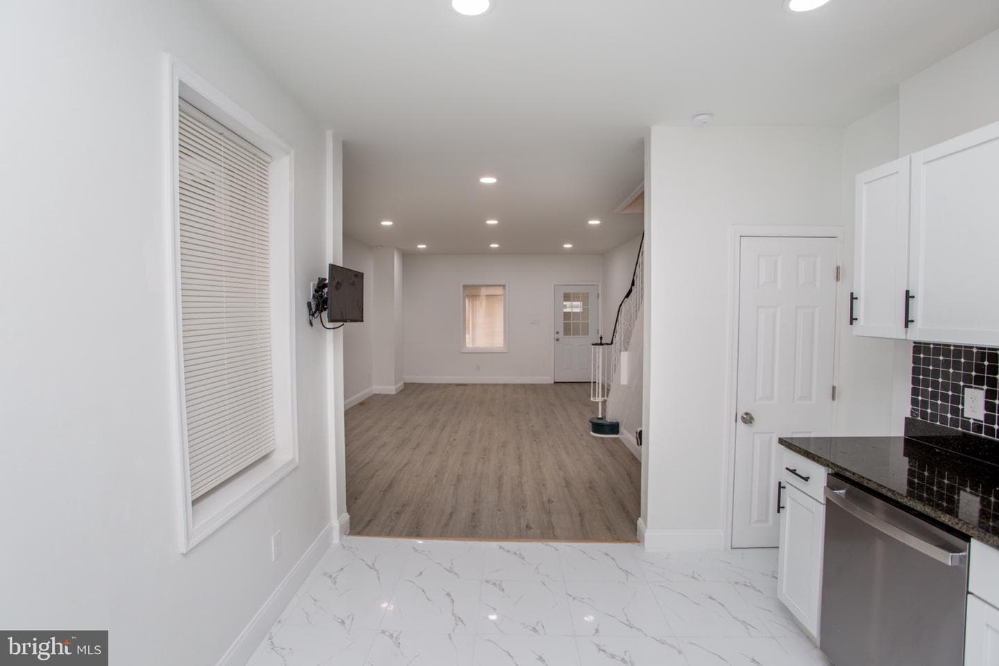 415 N Hobart Street photo 3