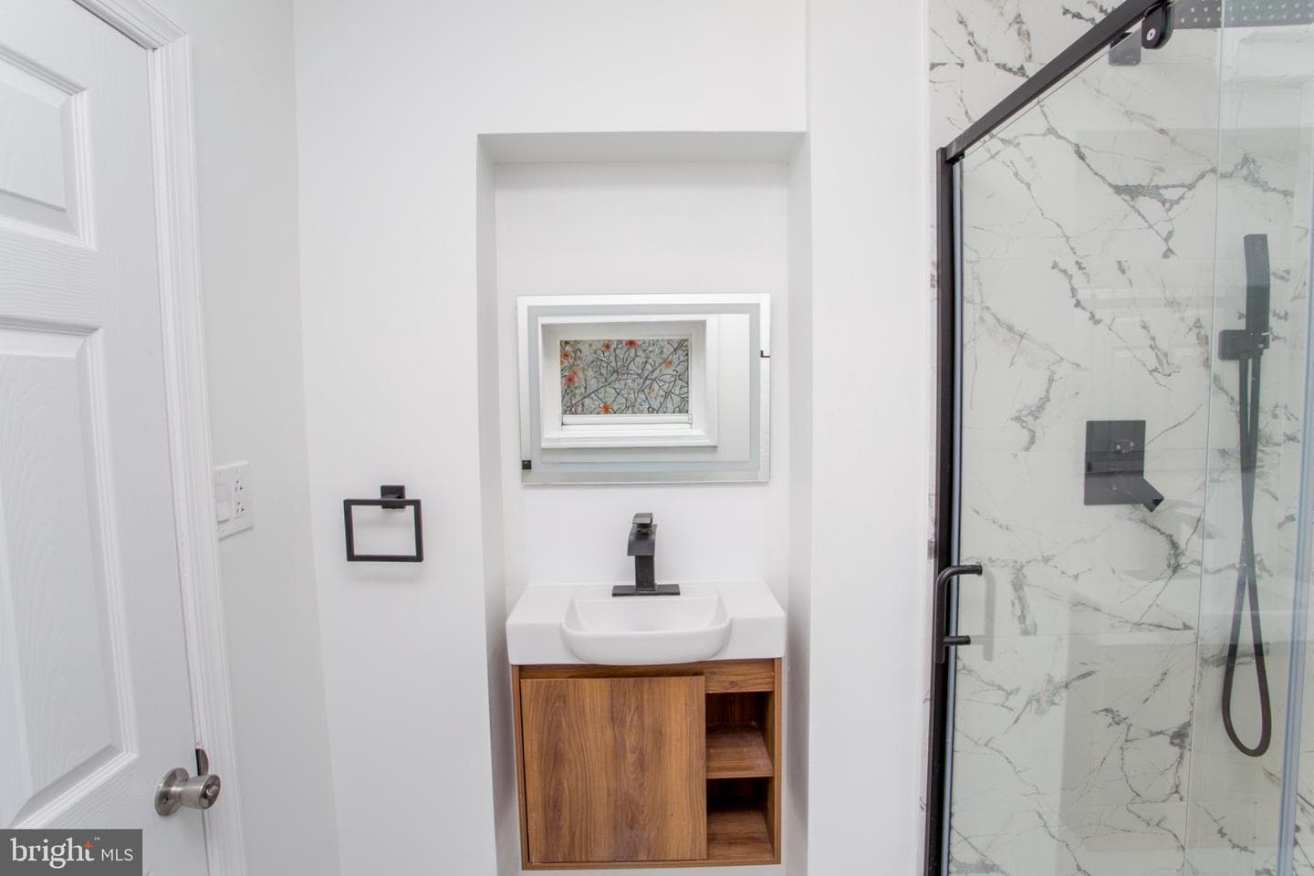 415 N Hobart Street photo 8