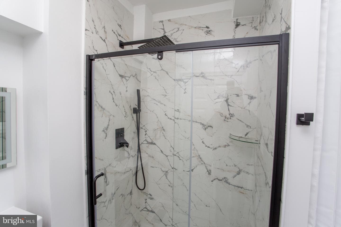 415 N Hobart Street photo 9