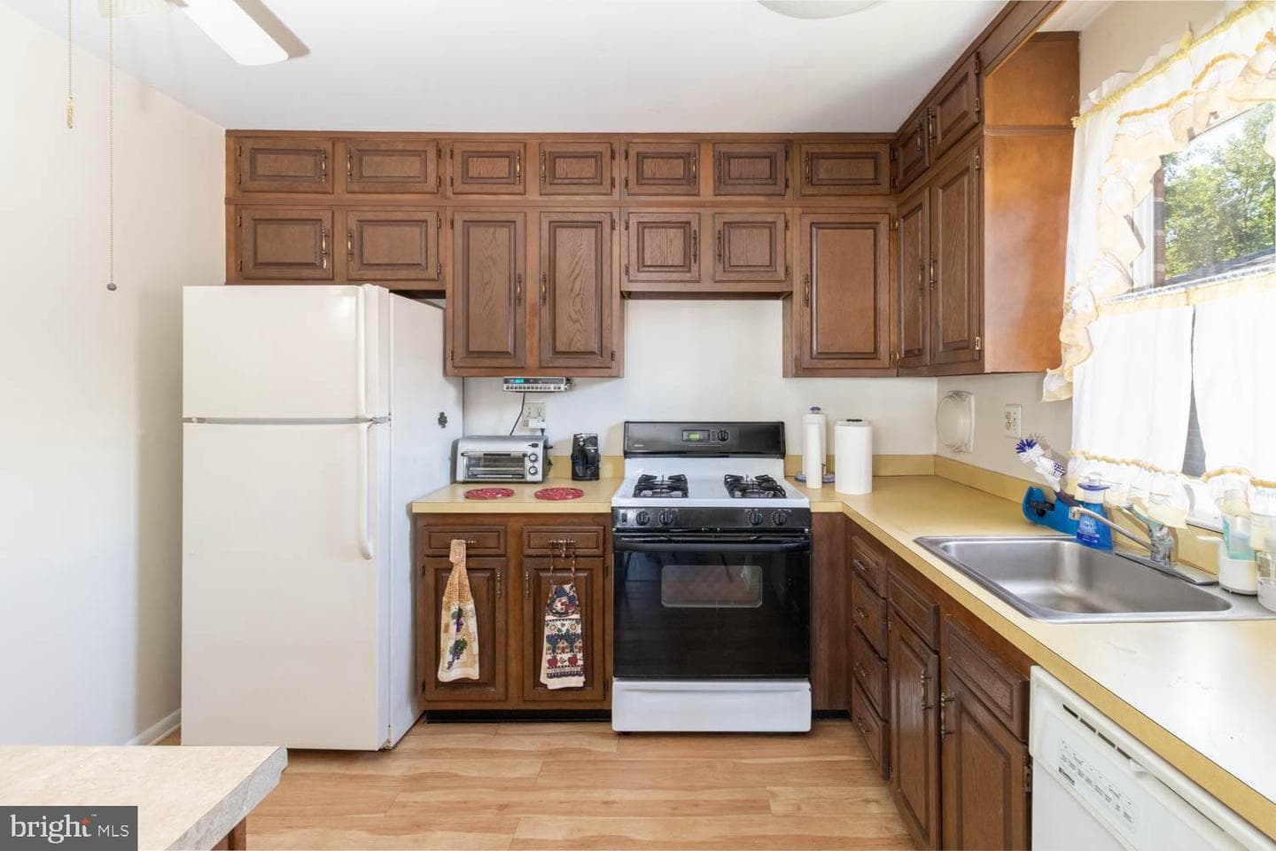 8541 Ridgeway Street photo 9