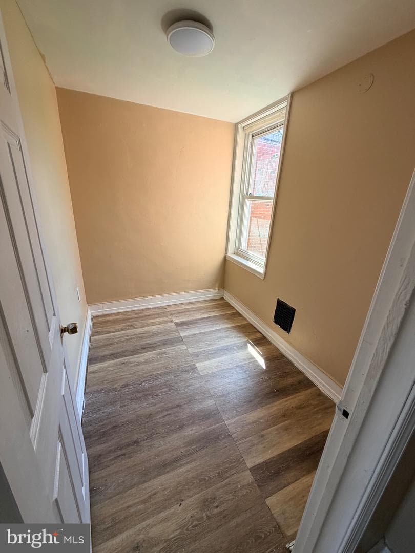 2164 Conlyn Street photo 5