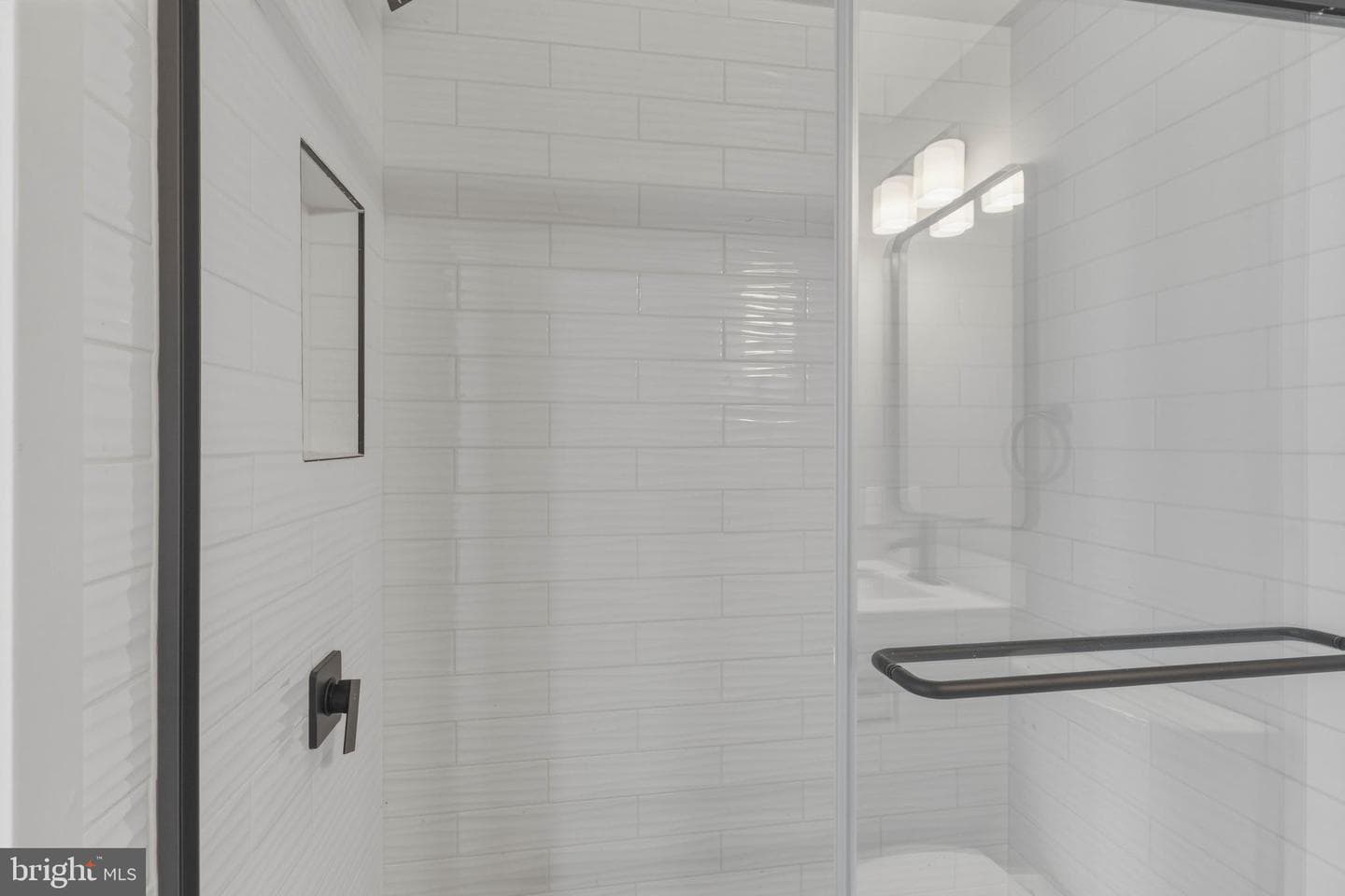 1725 W Thompson Street photo 29