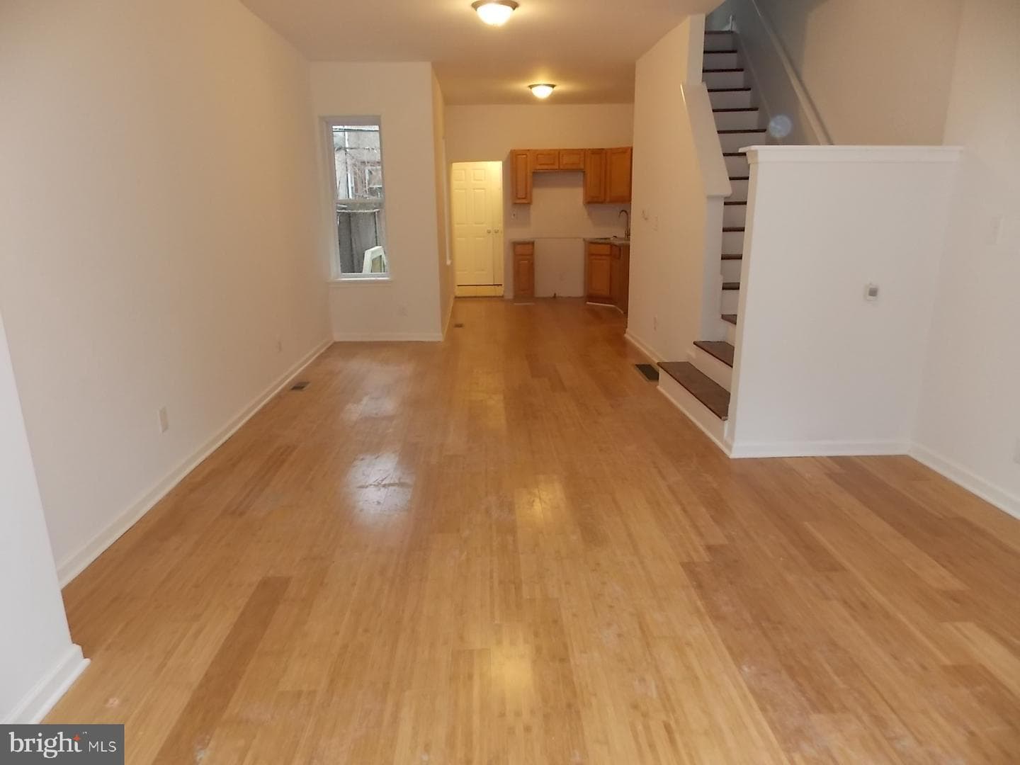 2527 N Myrtlewood Street photo 3