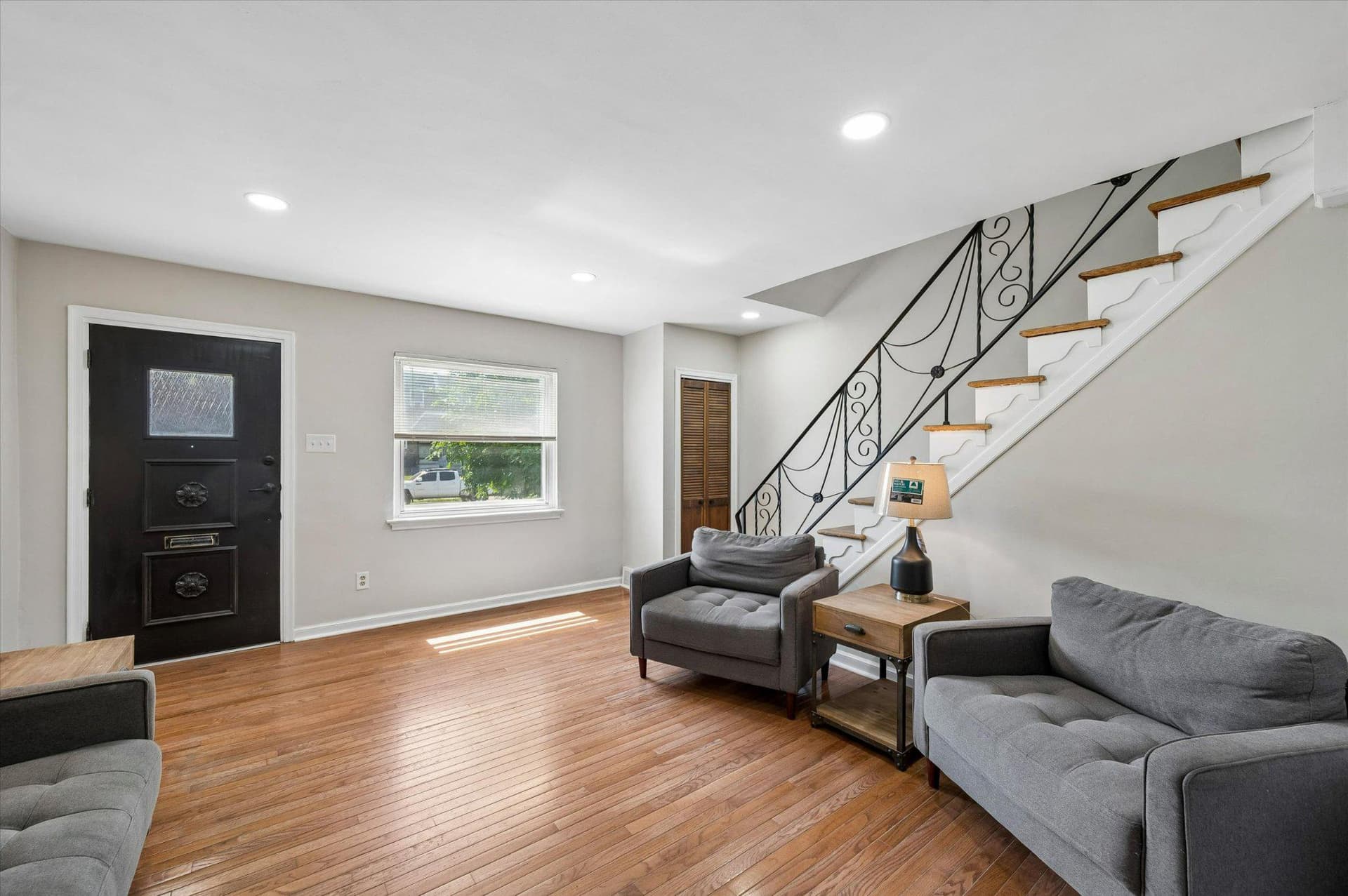 5850 Oakland Street photo 4