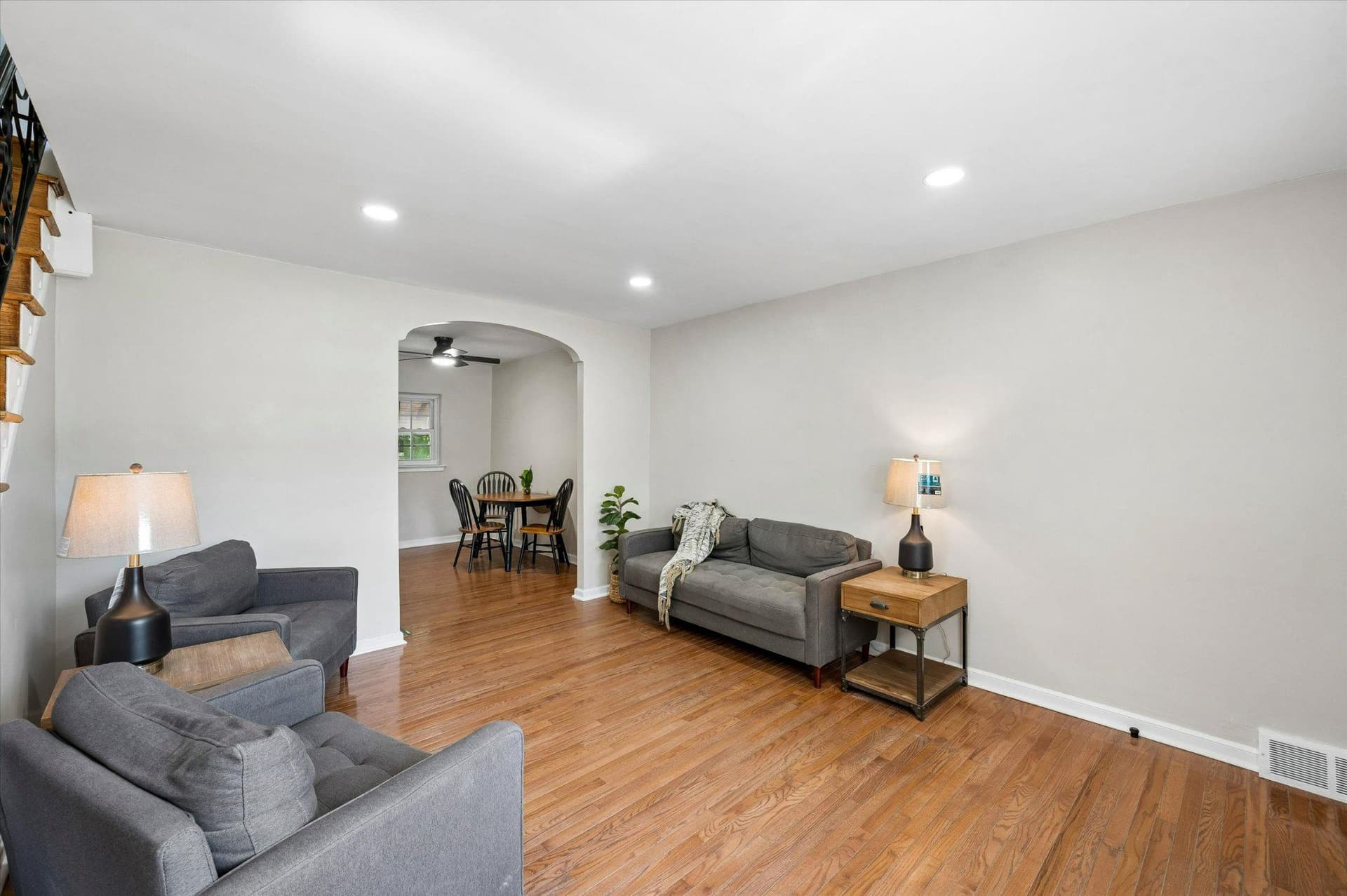 5850 Oakland Street photo 5