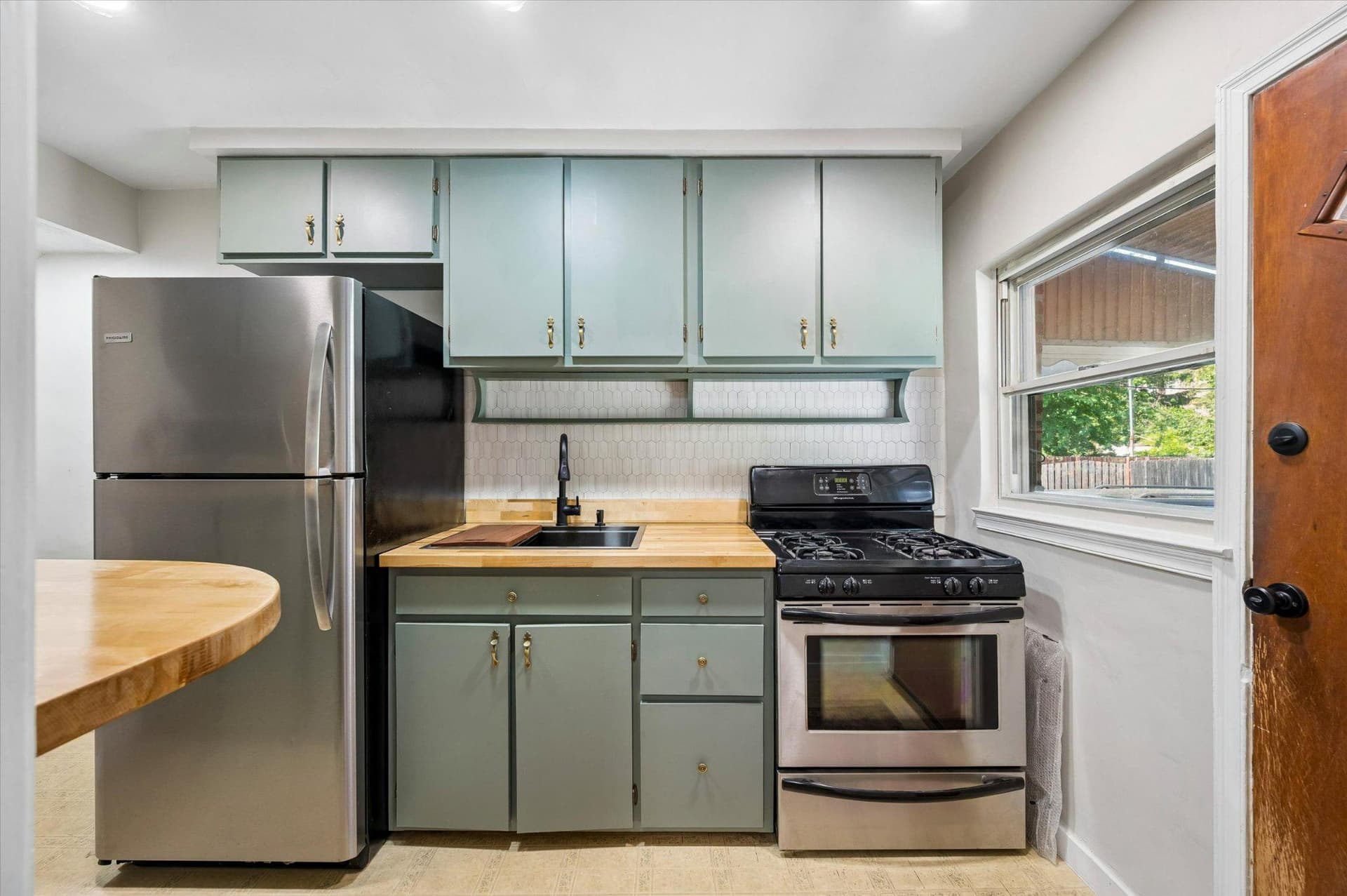 5850 Oakland Street photo 8