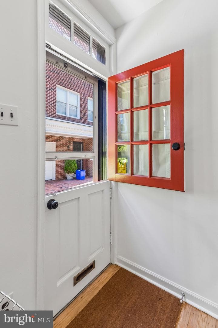 2410 Manning St photo 18