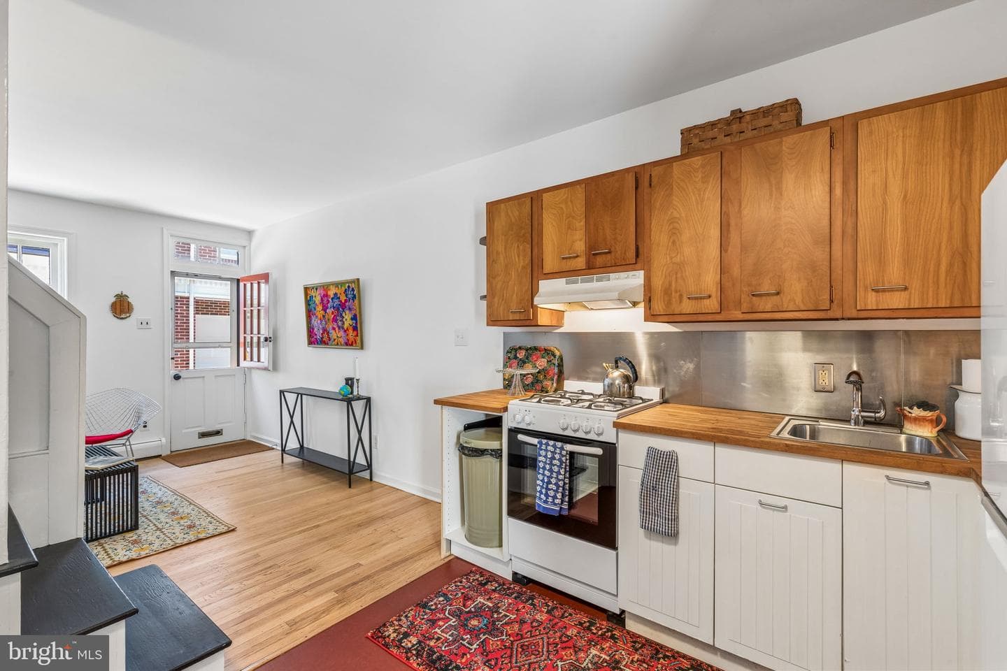 2410 Manning St photo 5