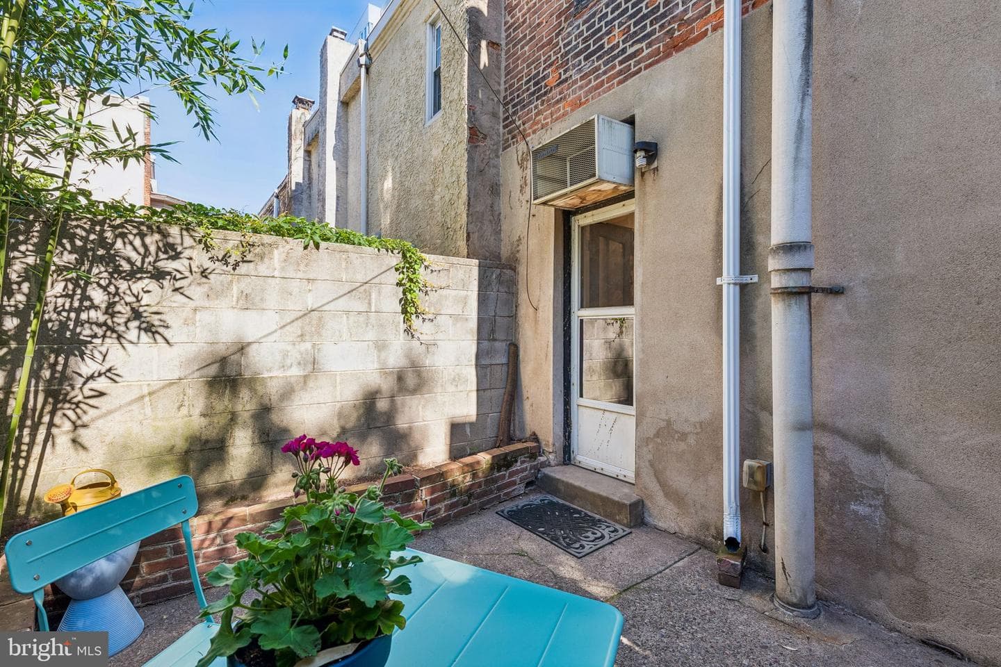 2410 Manning St photo 8