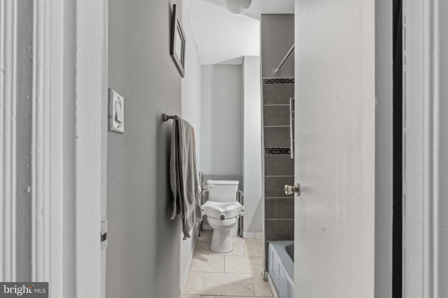 7056 Saybrook Avenue photo 9