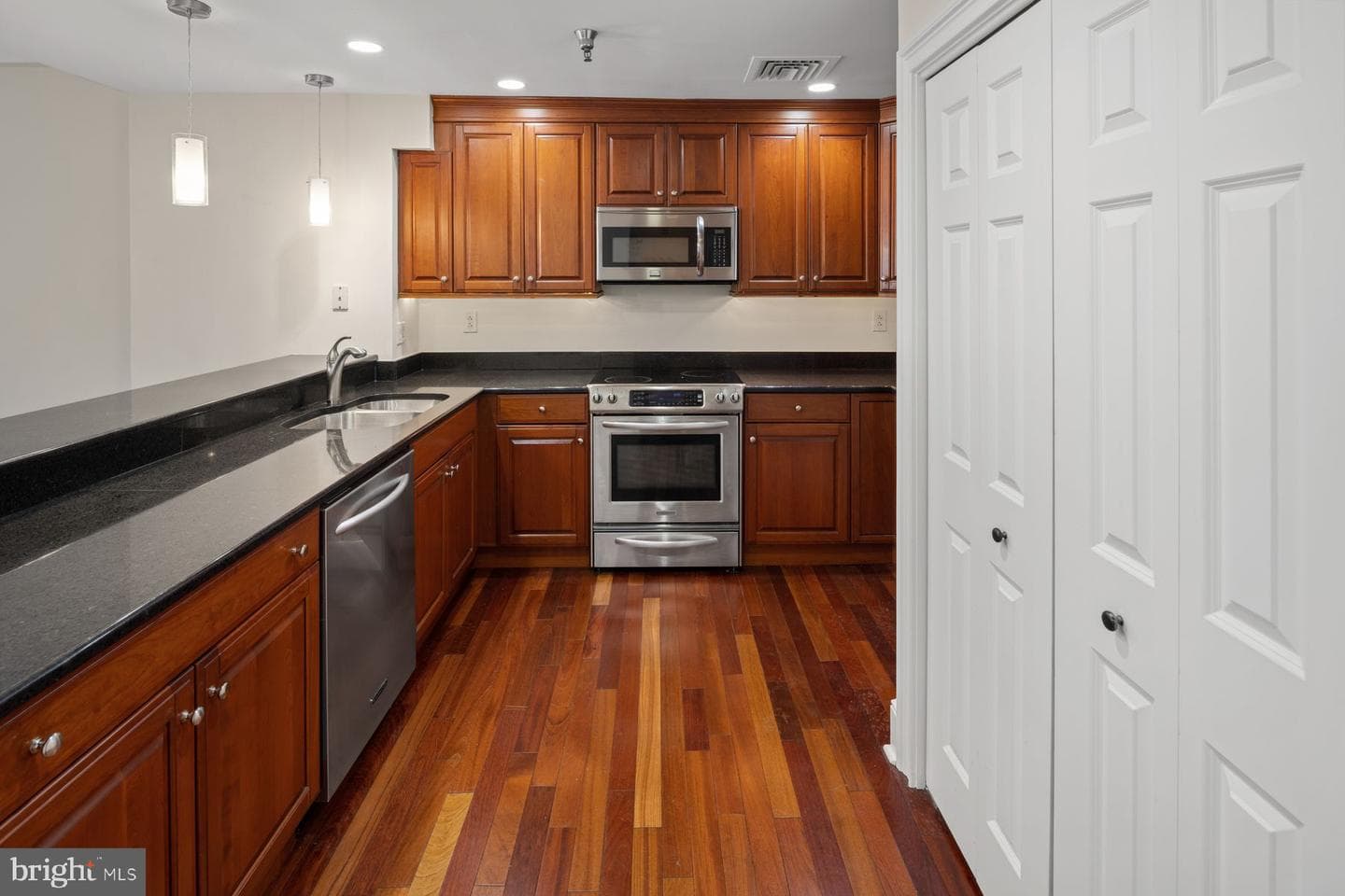 1500 Chestnut St # 20I photo 8