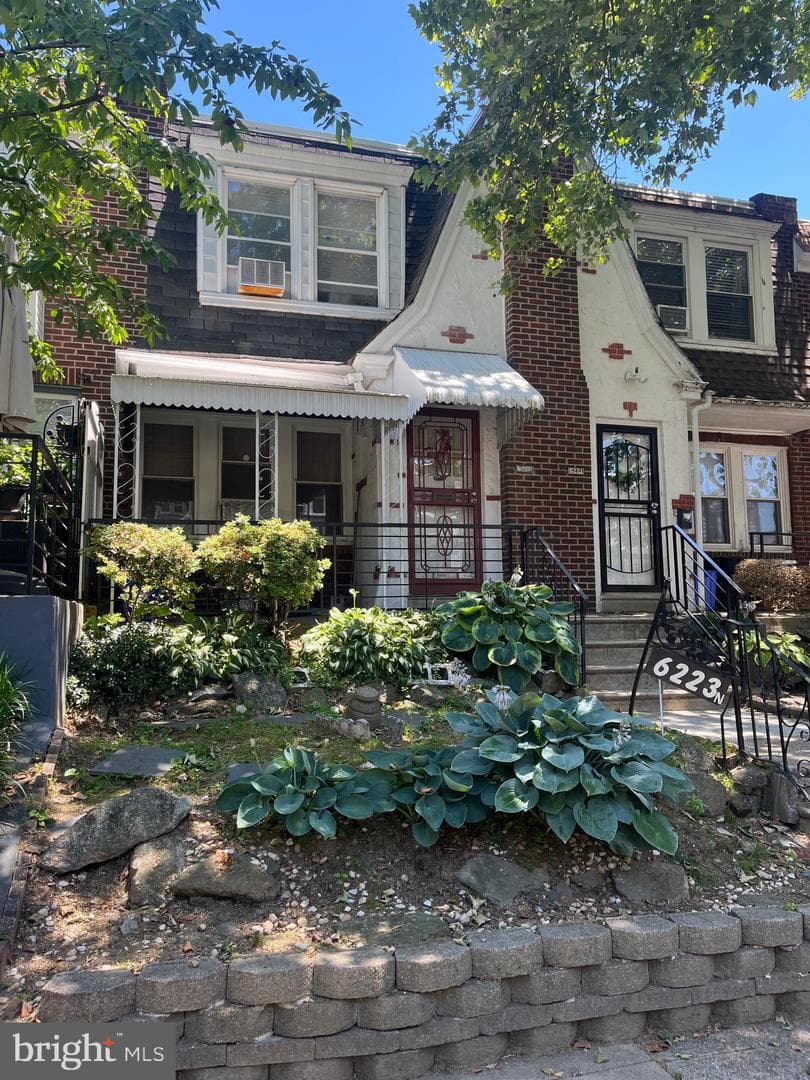 6223 N Hancock Street photo 1
