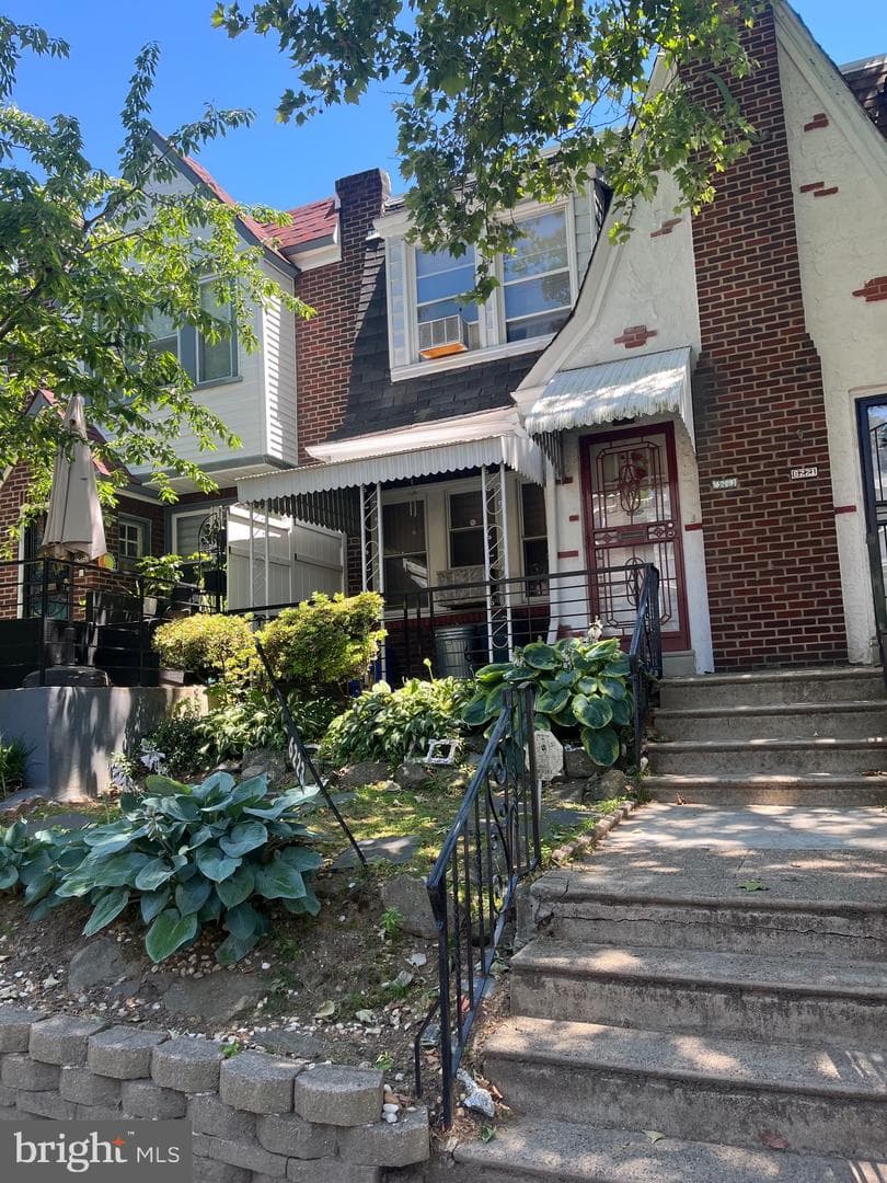 6223 N Hancock Street photo 2