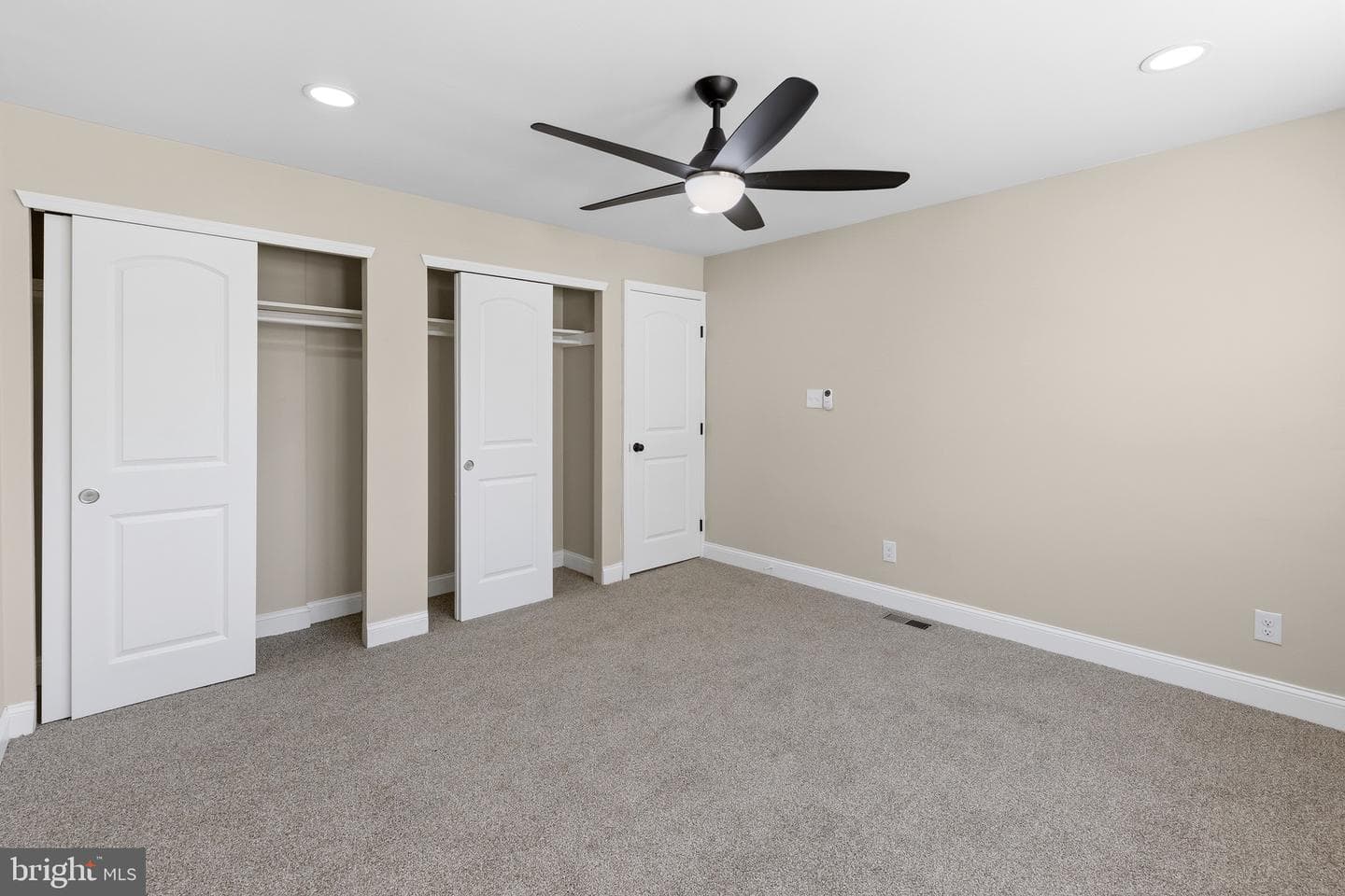 4627 Edgemont Street photo 29