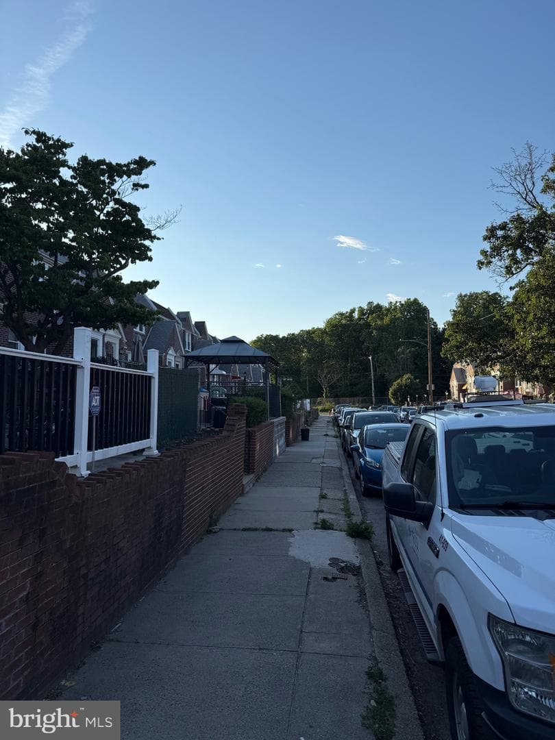 3334 Lansing Street photo 23