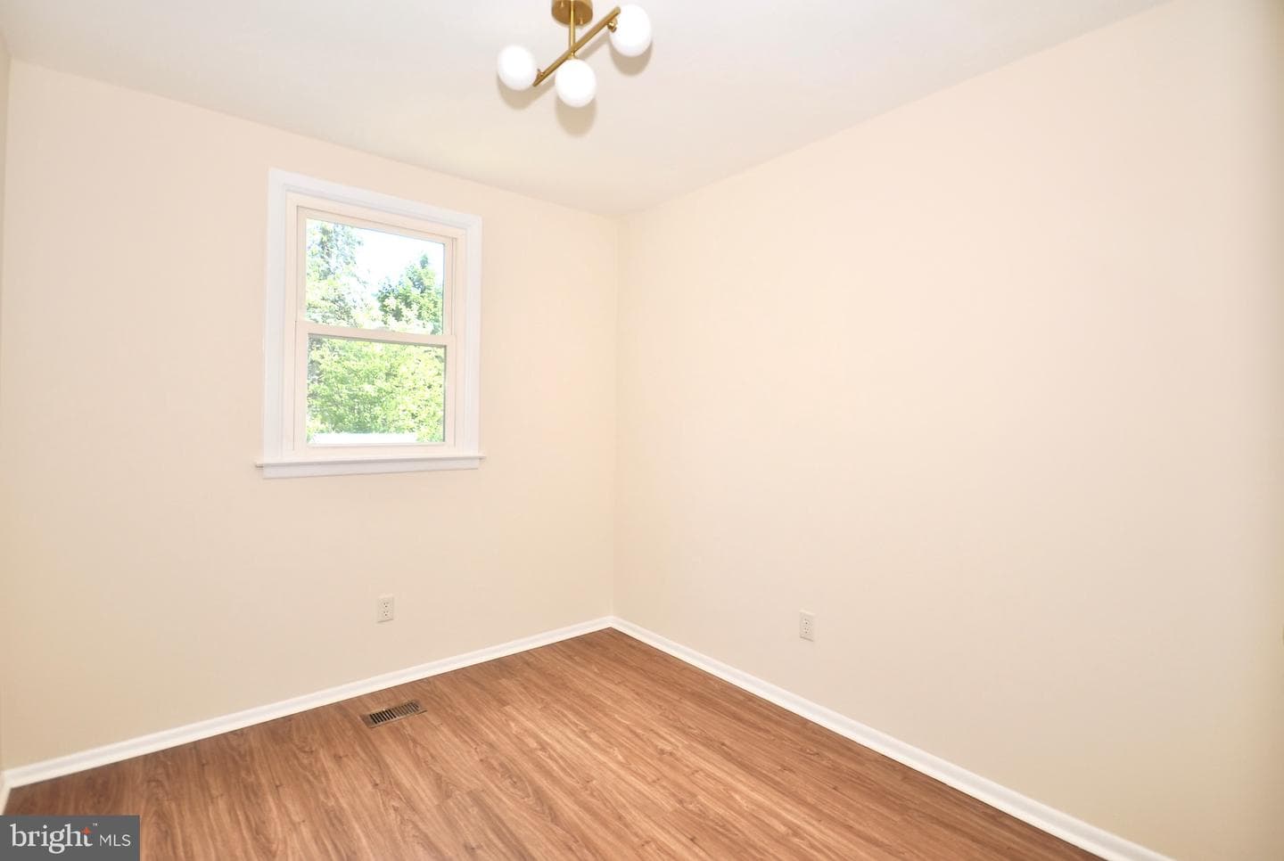 15155 Milford Street photo 25