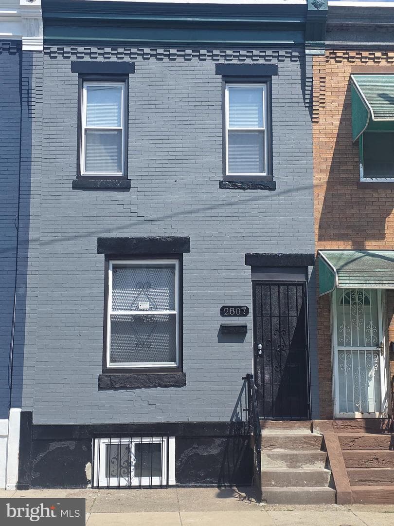 2807 N Taylor St photo 1