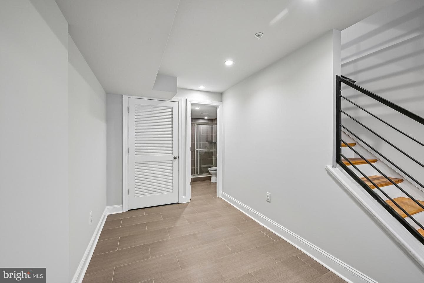 1819 Mountain Street photo 12