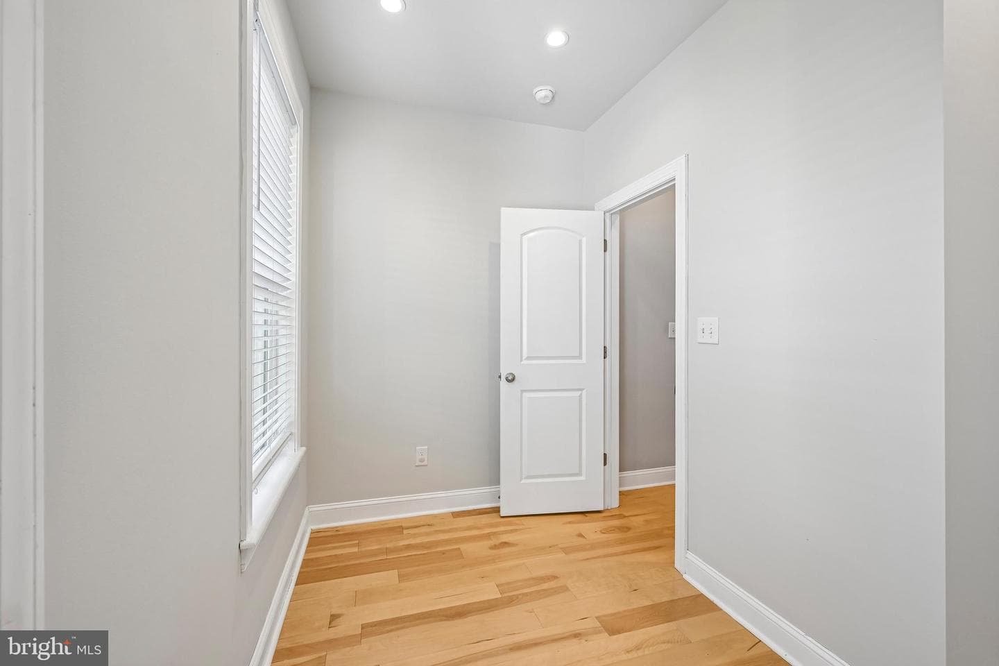 1819 Mountain Street photo 14