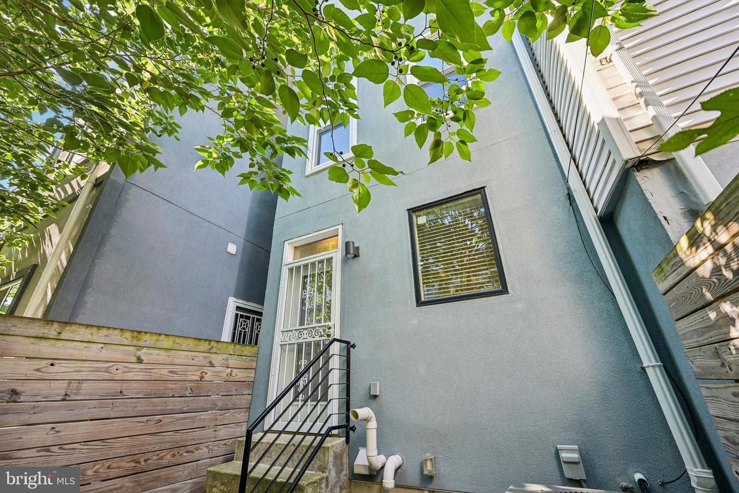 1819 Mountain Street photo 22