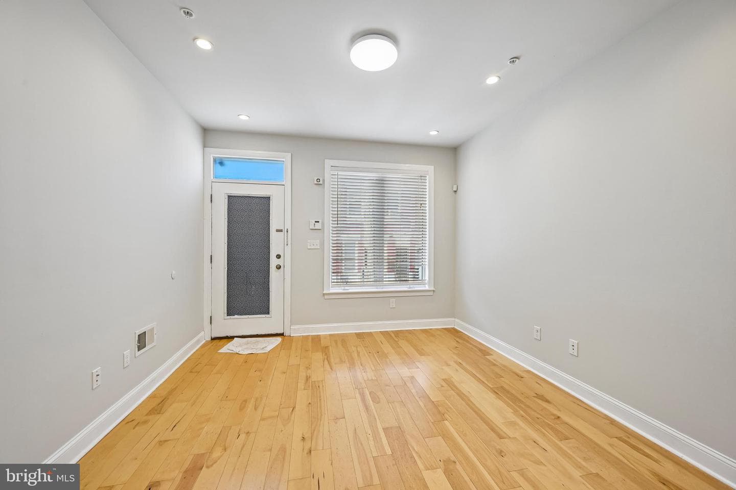 1819 Mountain Street photo 34