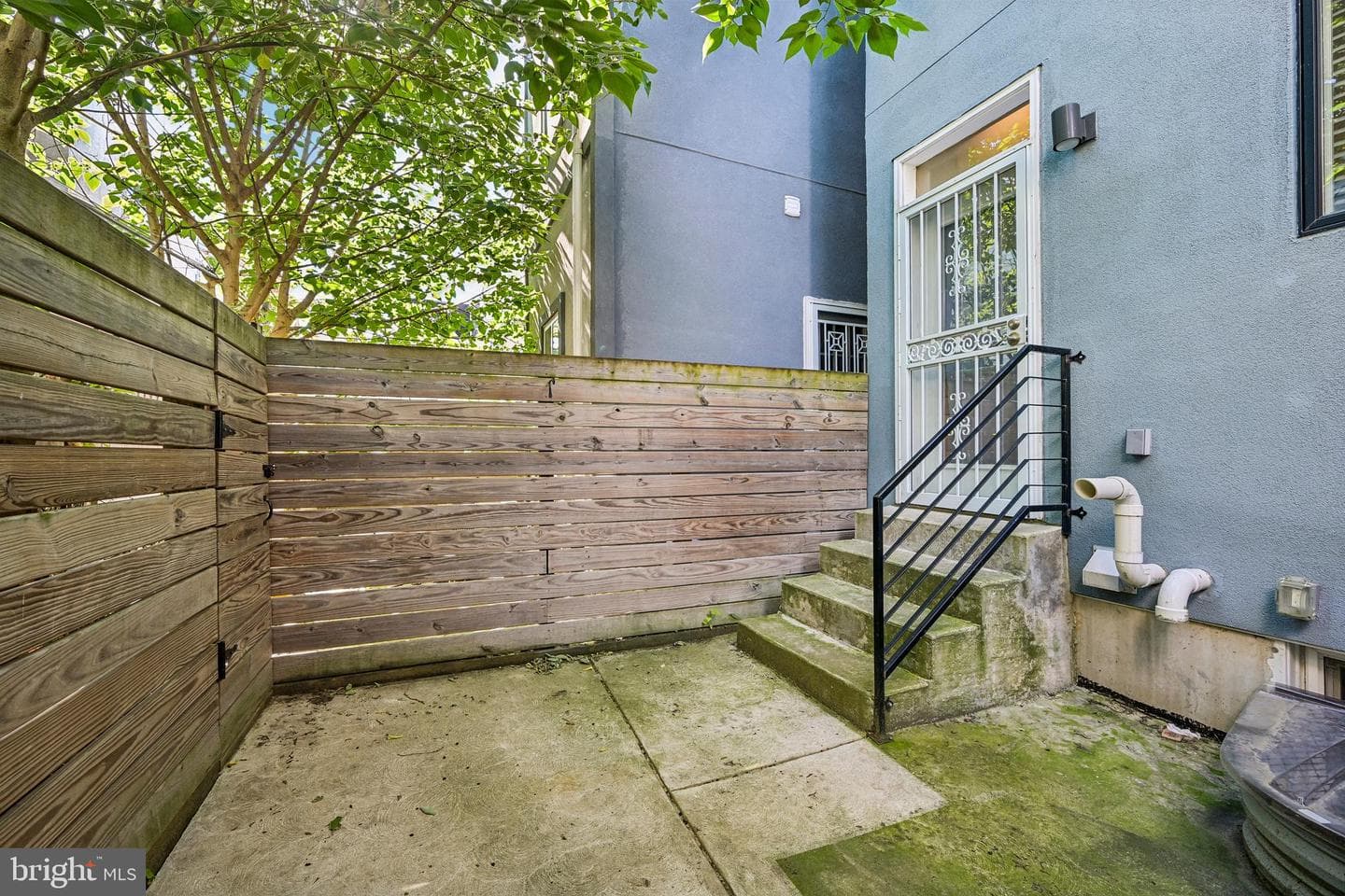 1819 Mountain Street photo 4