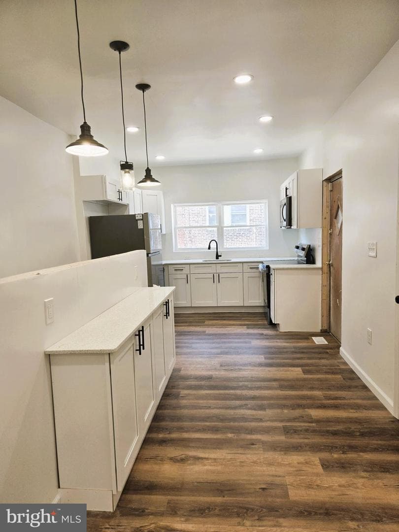 1632 S Lindenwood Street photo 3
