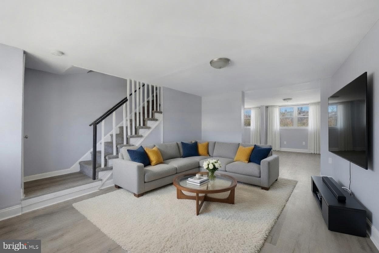 1736 S Ruby Street photo 3