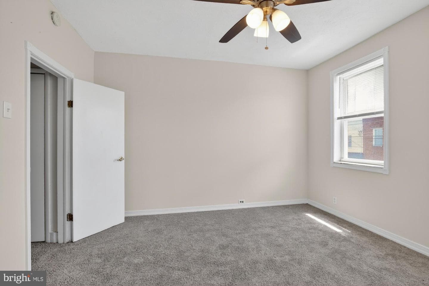 2932 E Thompson Street photo 13
