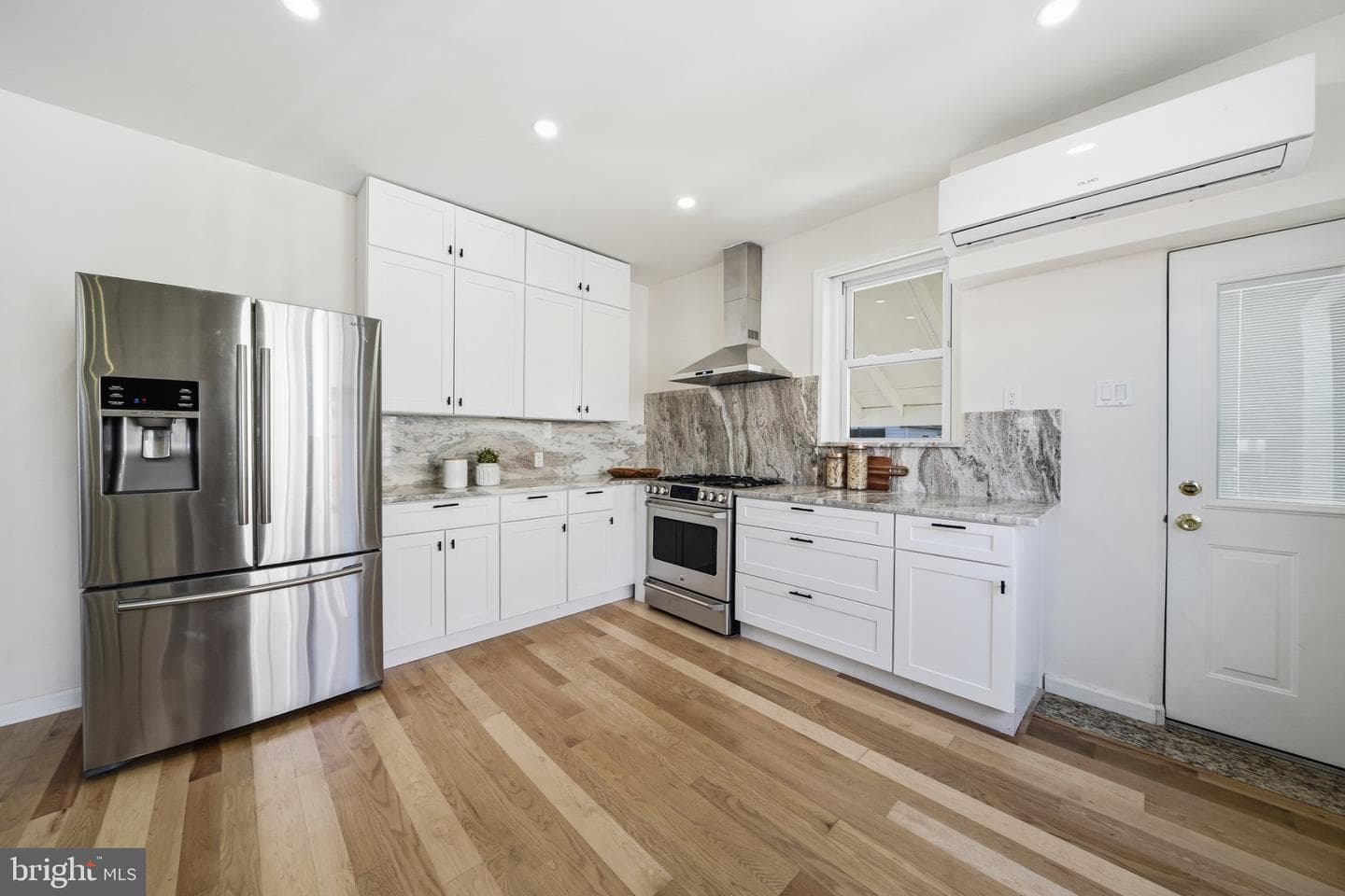 4711 Melrose Street photo 10