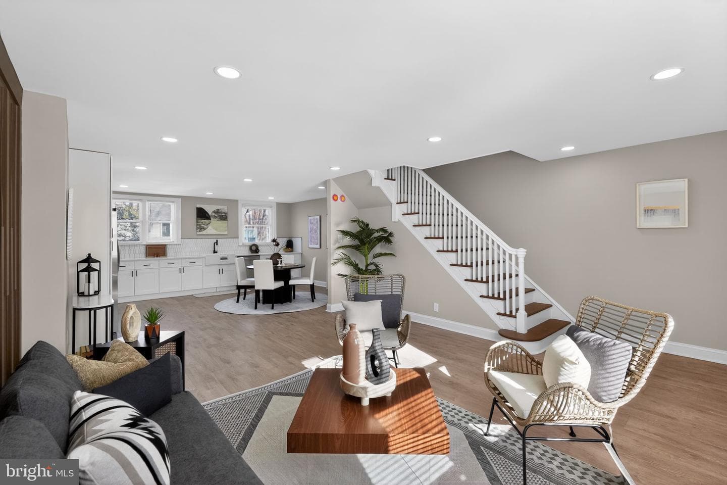321 E Gorgas Ln photo 1