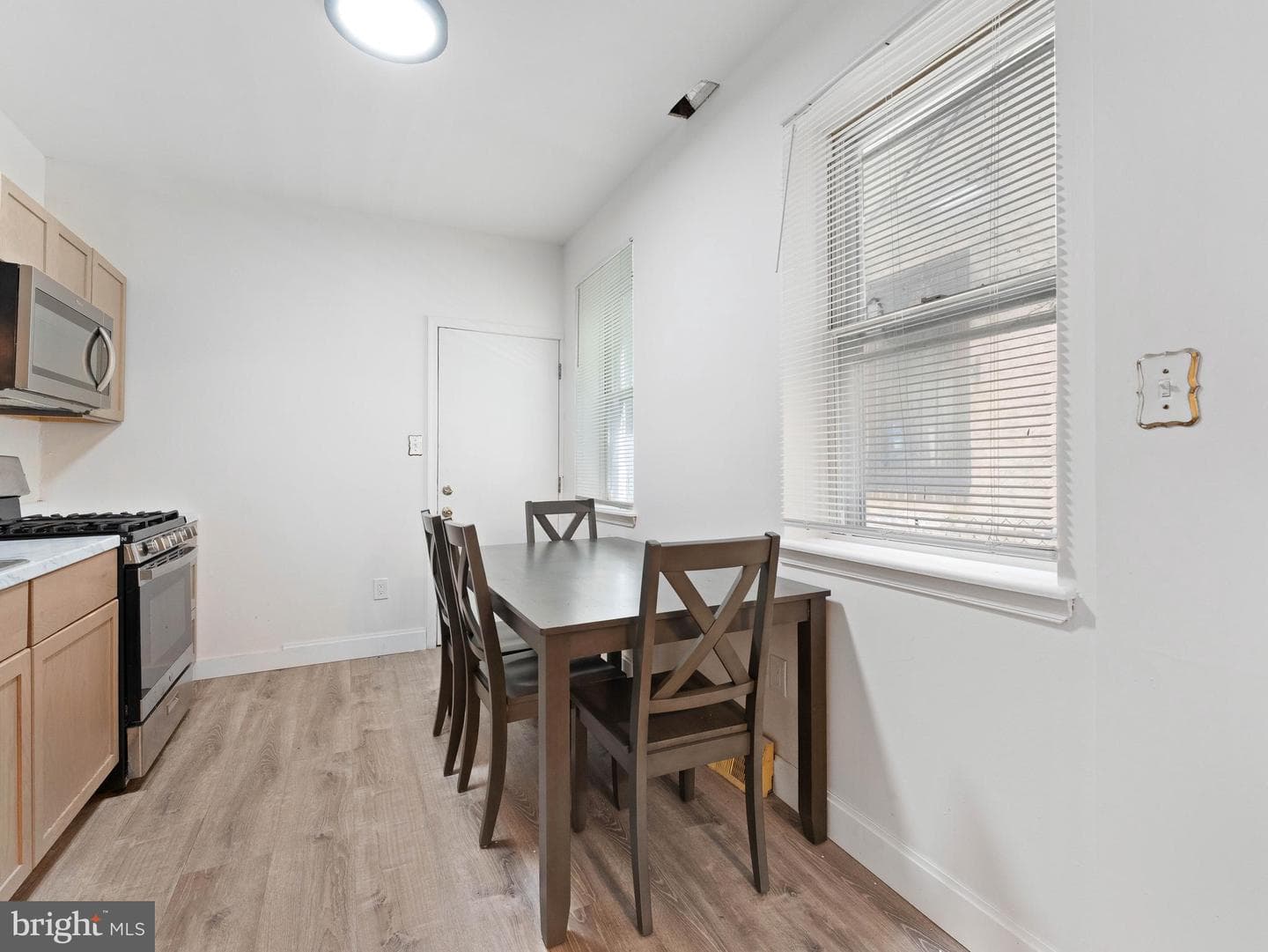1337 S May Street photo 6
