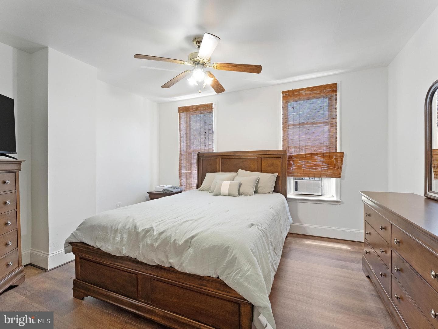1337 S May Street photo 9