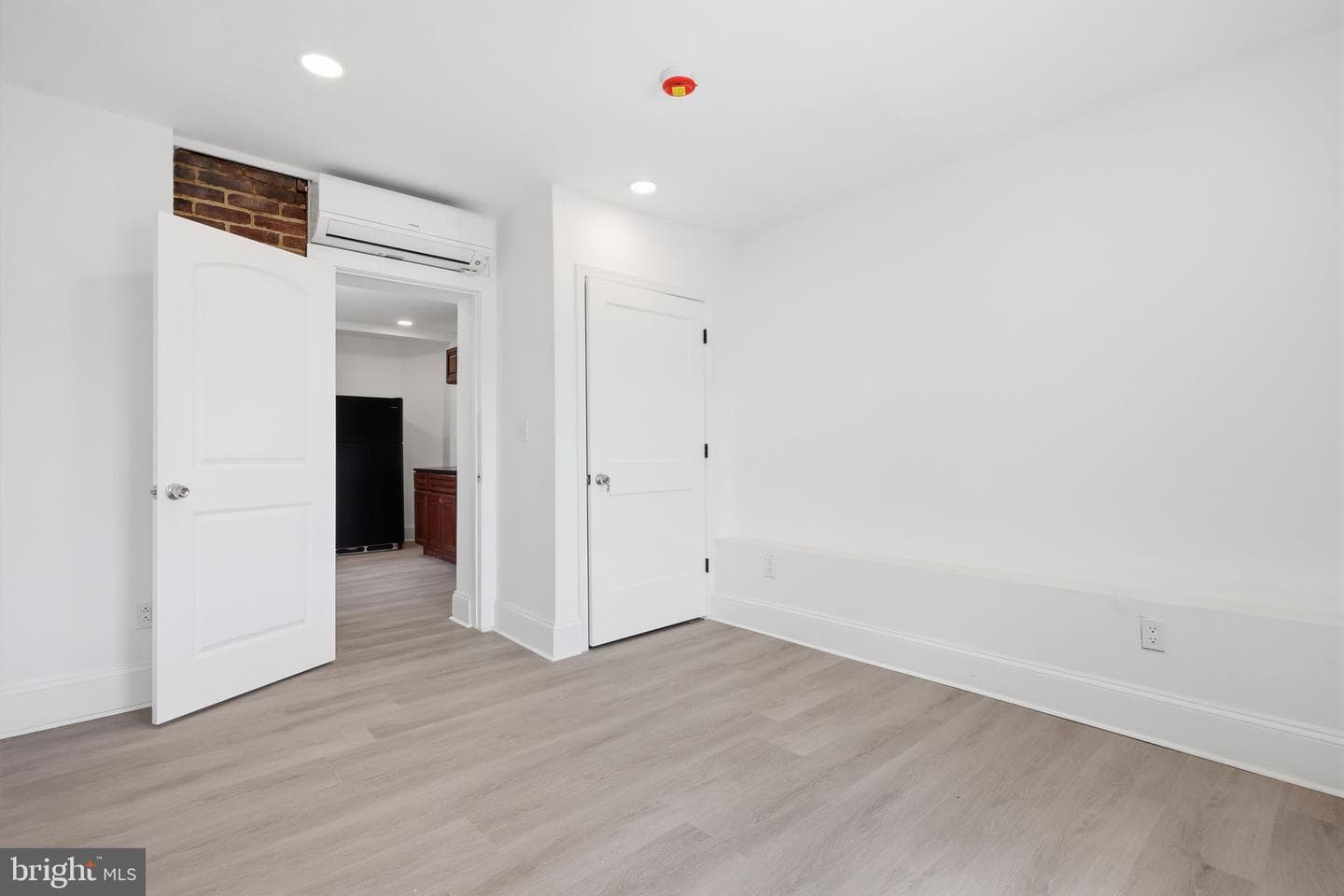 1820 Plum photo 16