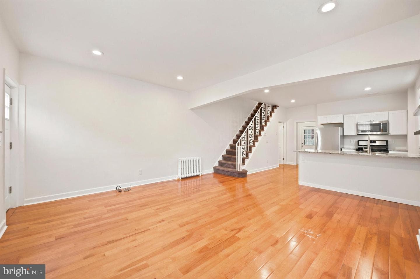 114 W Salaignac Street photo 4
