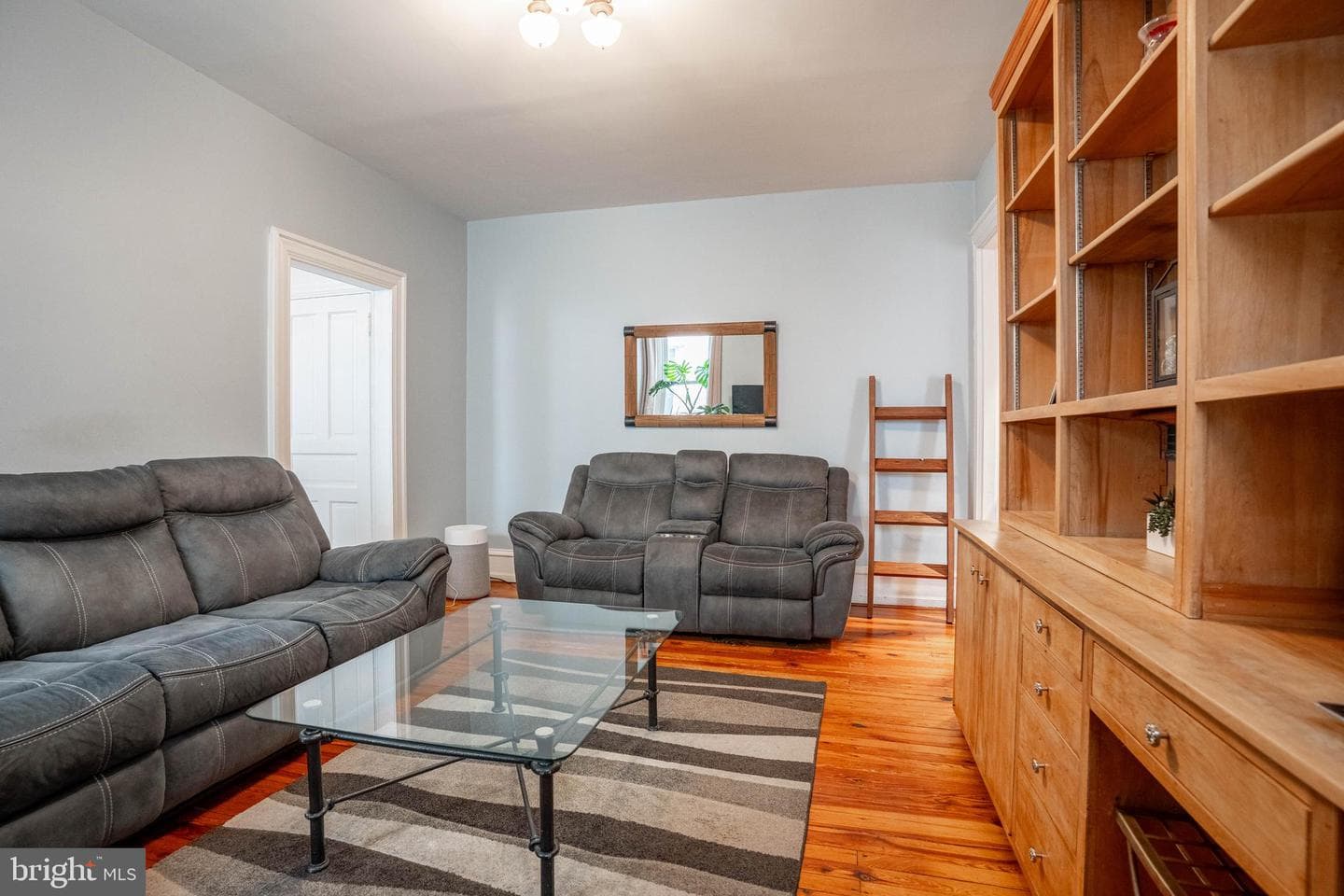 4326 Mitchell Street photo 9