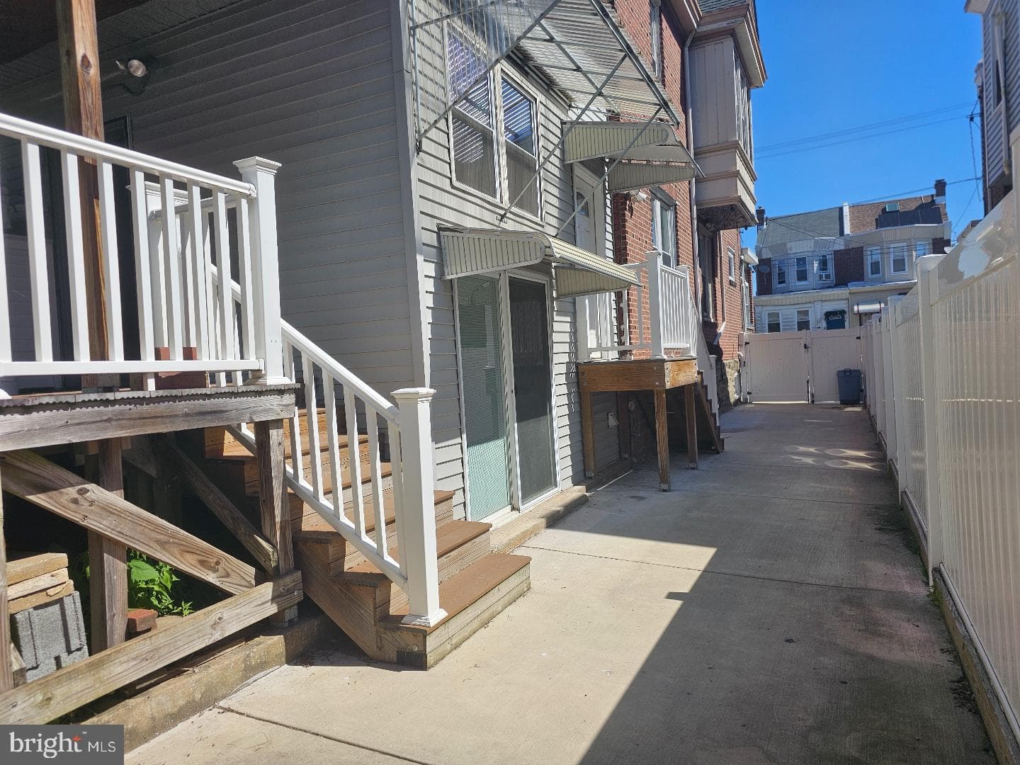 424 Fanshawe Street photo 3