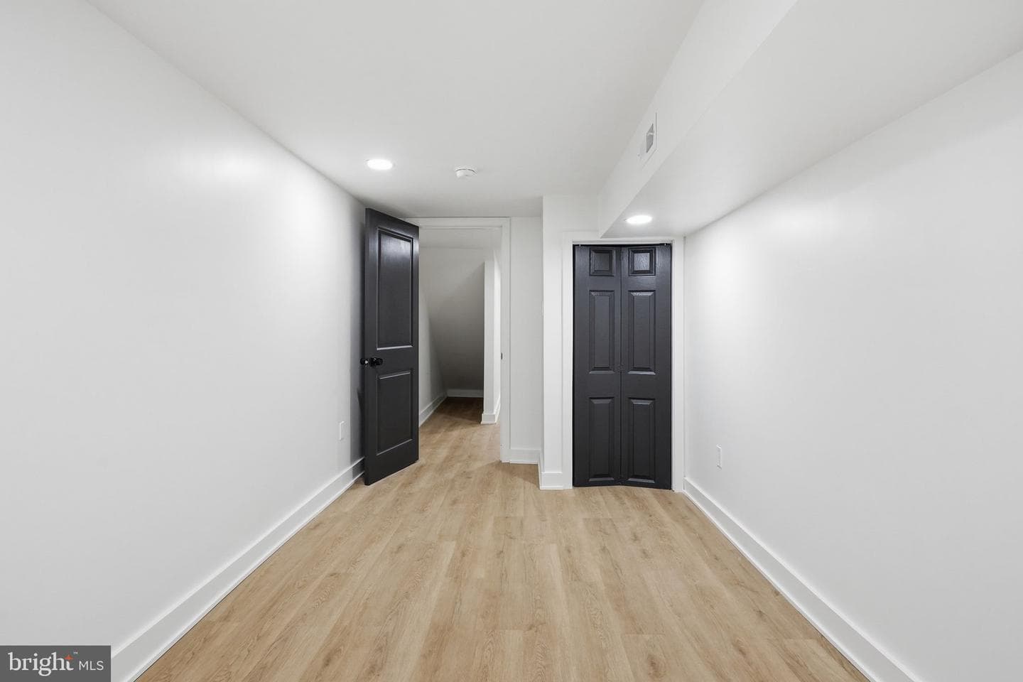 5430 Addison Street photo 20