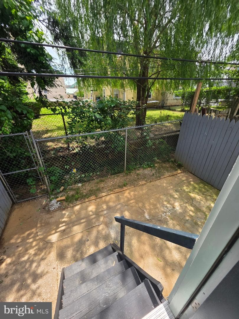 1108 E Stafford Street photo 30