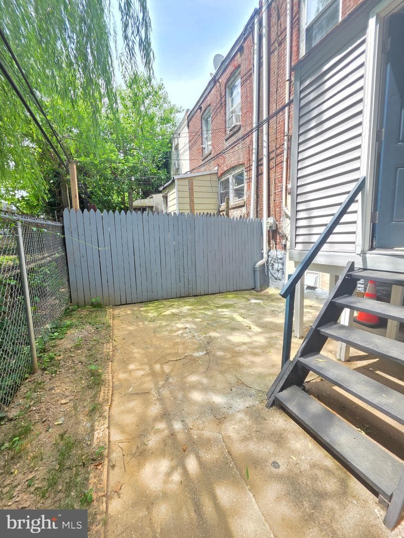 1108 E Stafford Street photo 32
