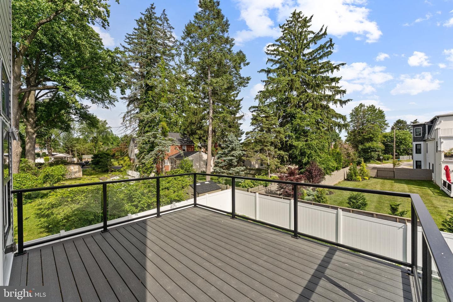 469 Aurania Street photo 6