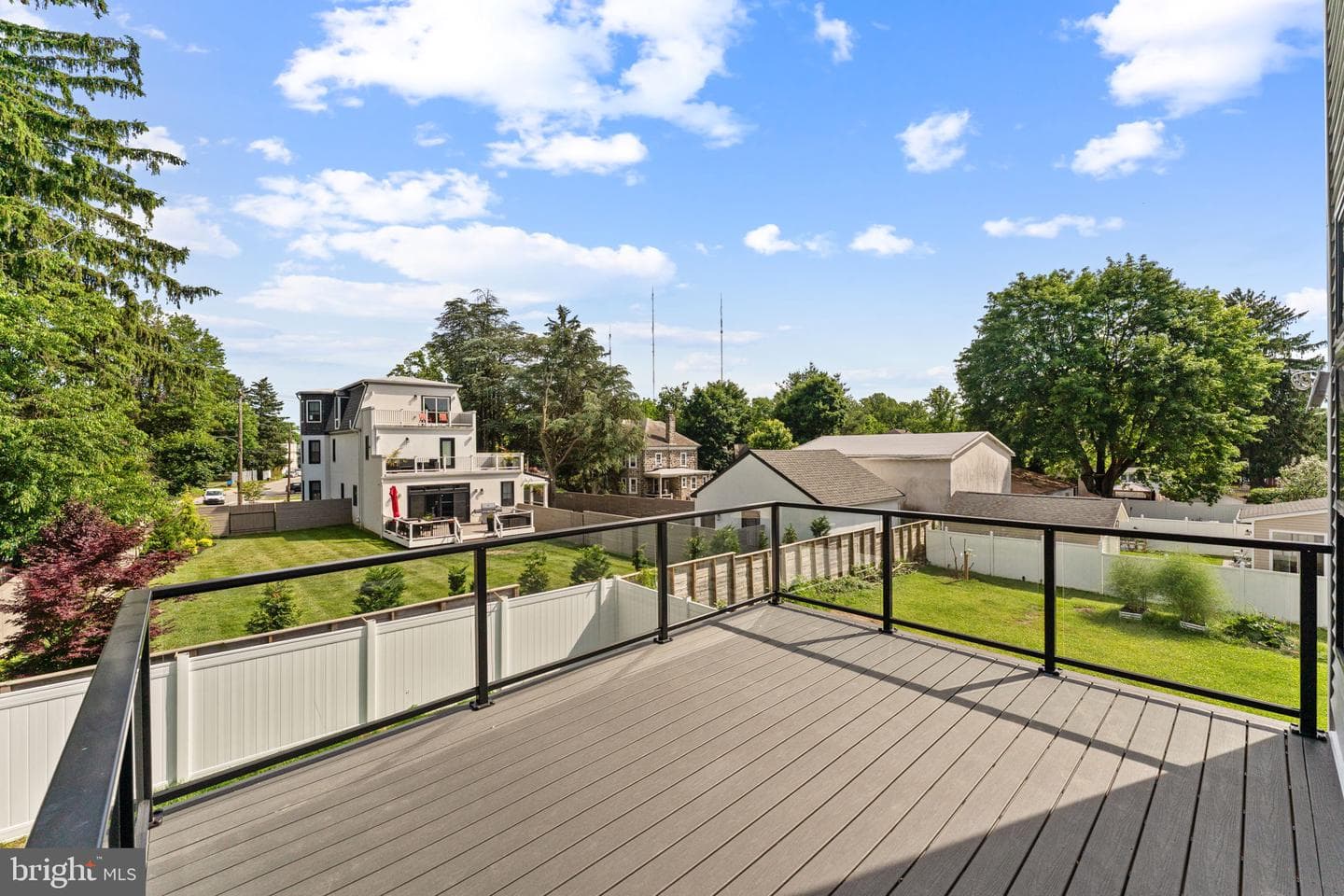 469 Aurania Street photo 7