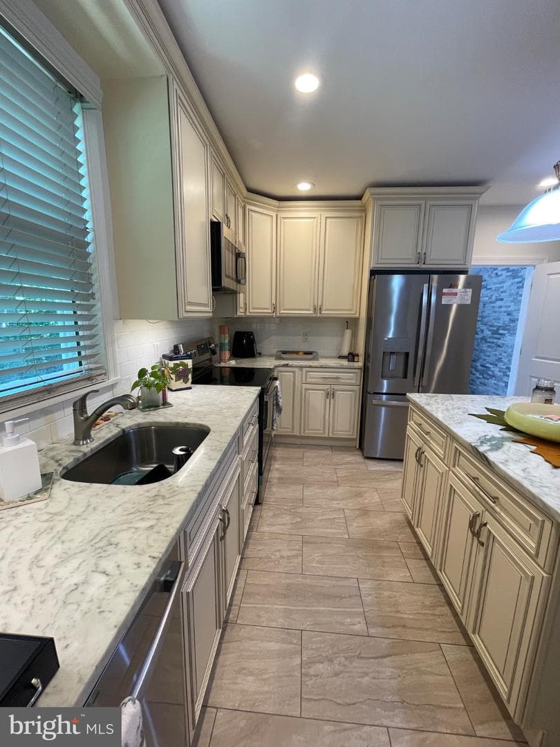 8129 Pine Road photo 12