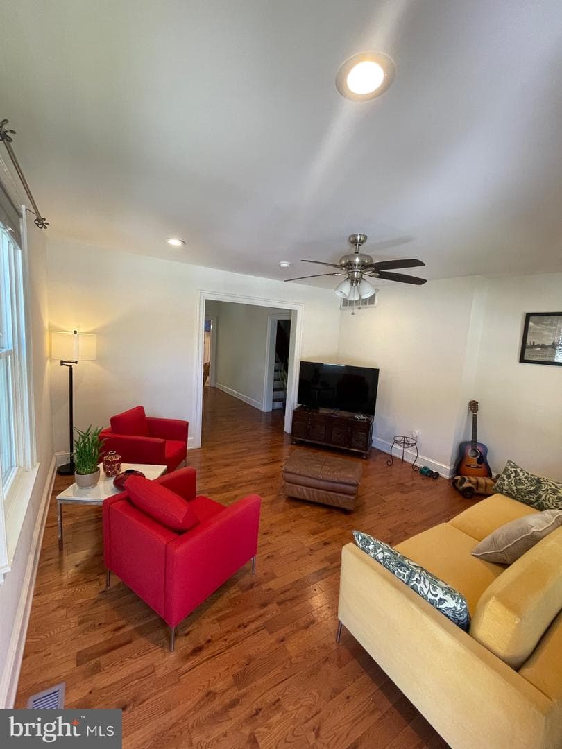 8129 Pine Road photo 5